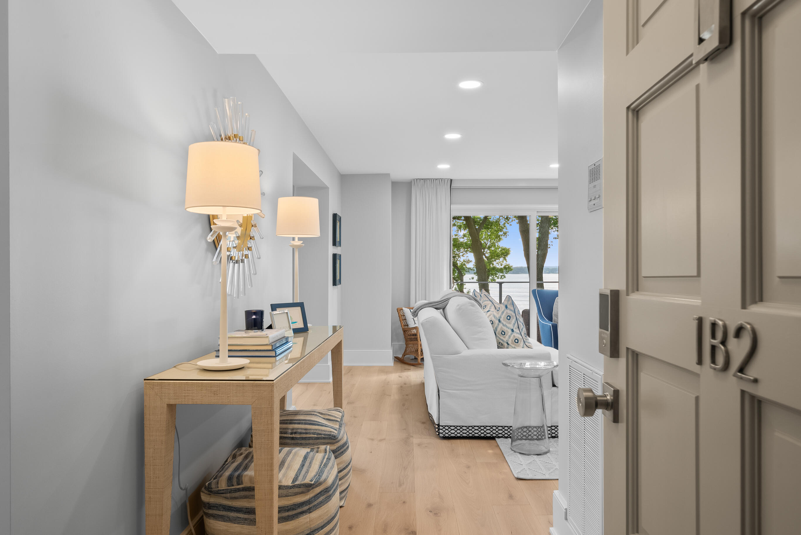1070 S Lake Shore Dr 1 B2