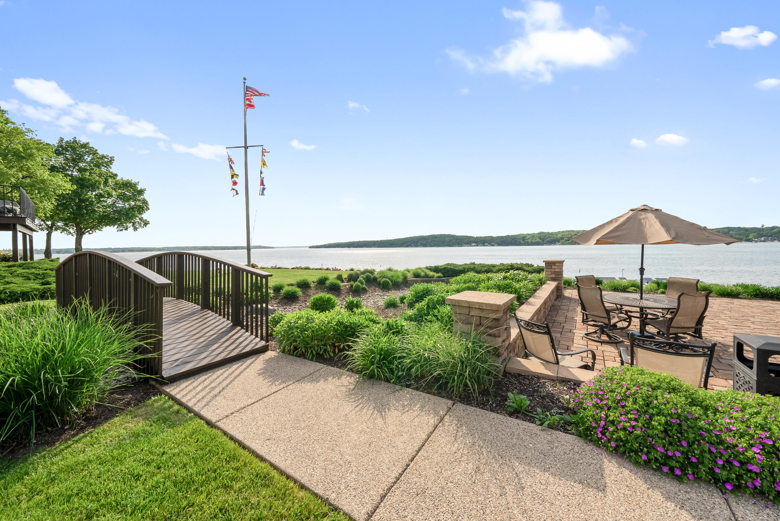 1070 S Lake Shore Dr 1 B2