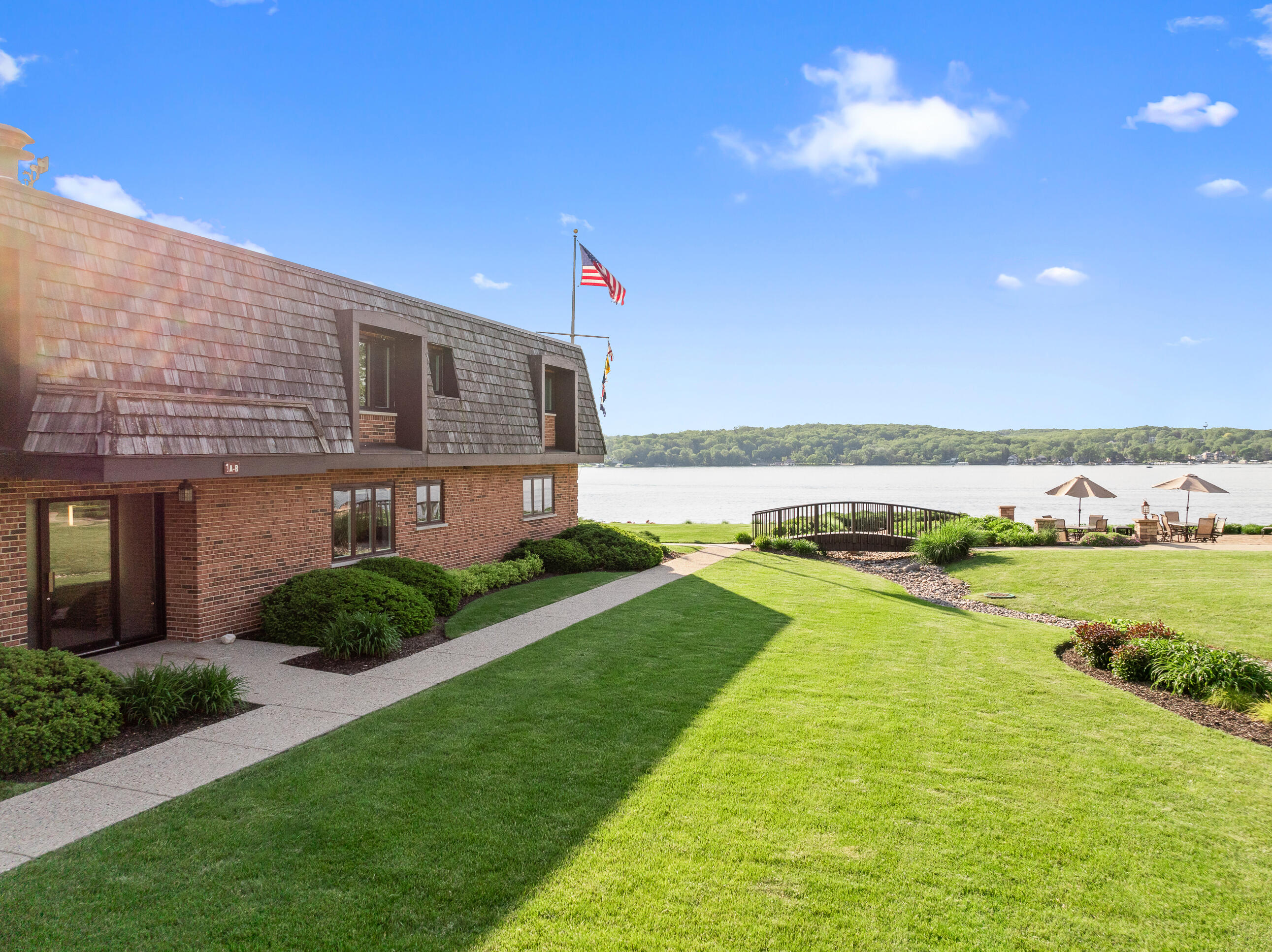 1070 S Lake Shore Dr 1 B2
