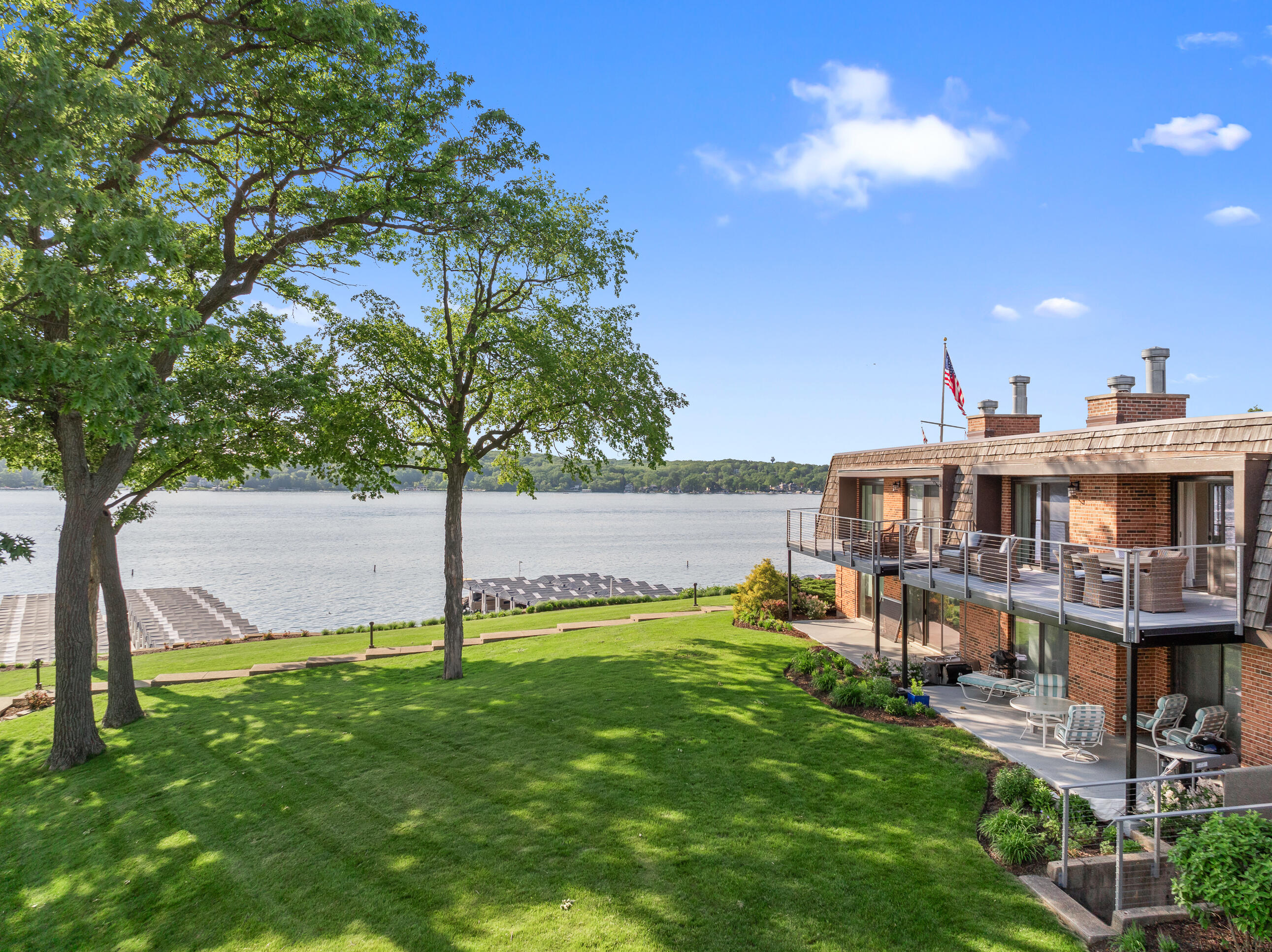 1070 S Lake Shore Dr 1 B2