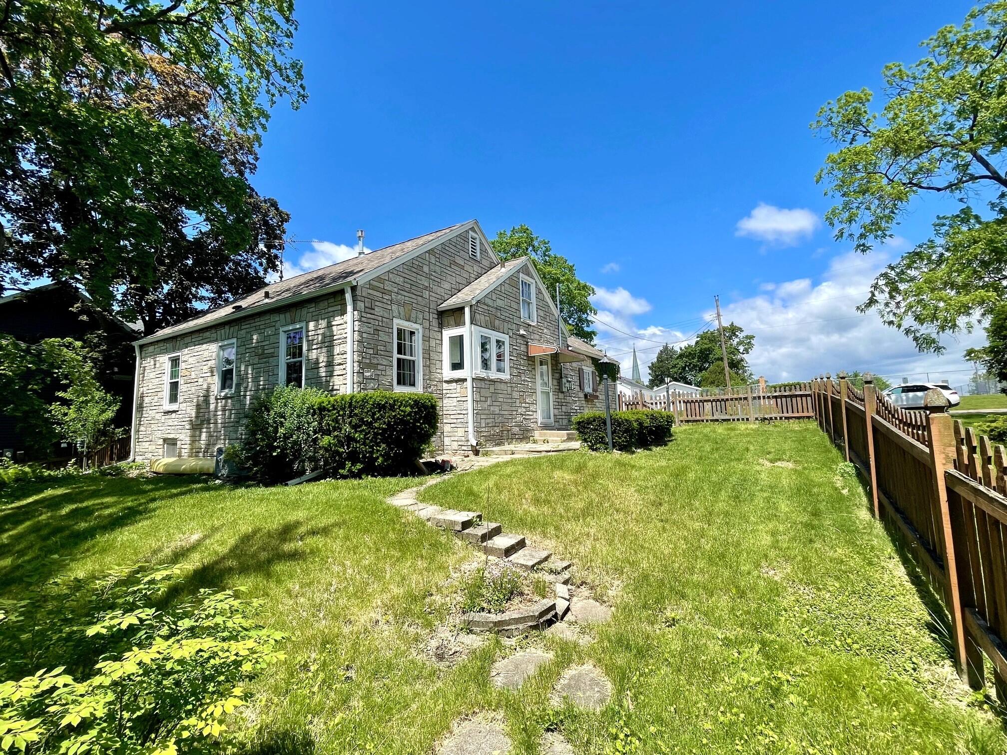 104 Darwin St