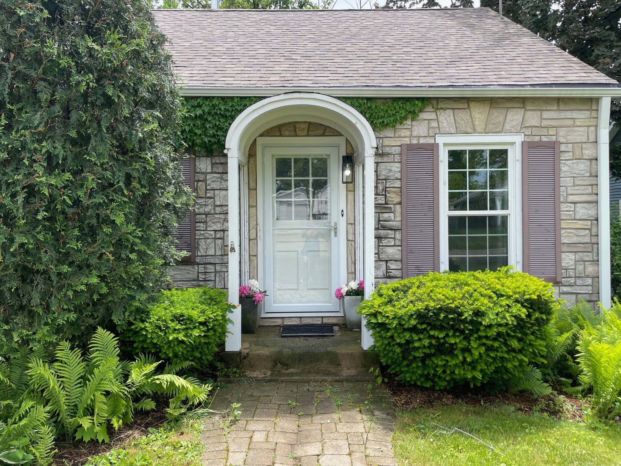 104 Darwin St
