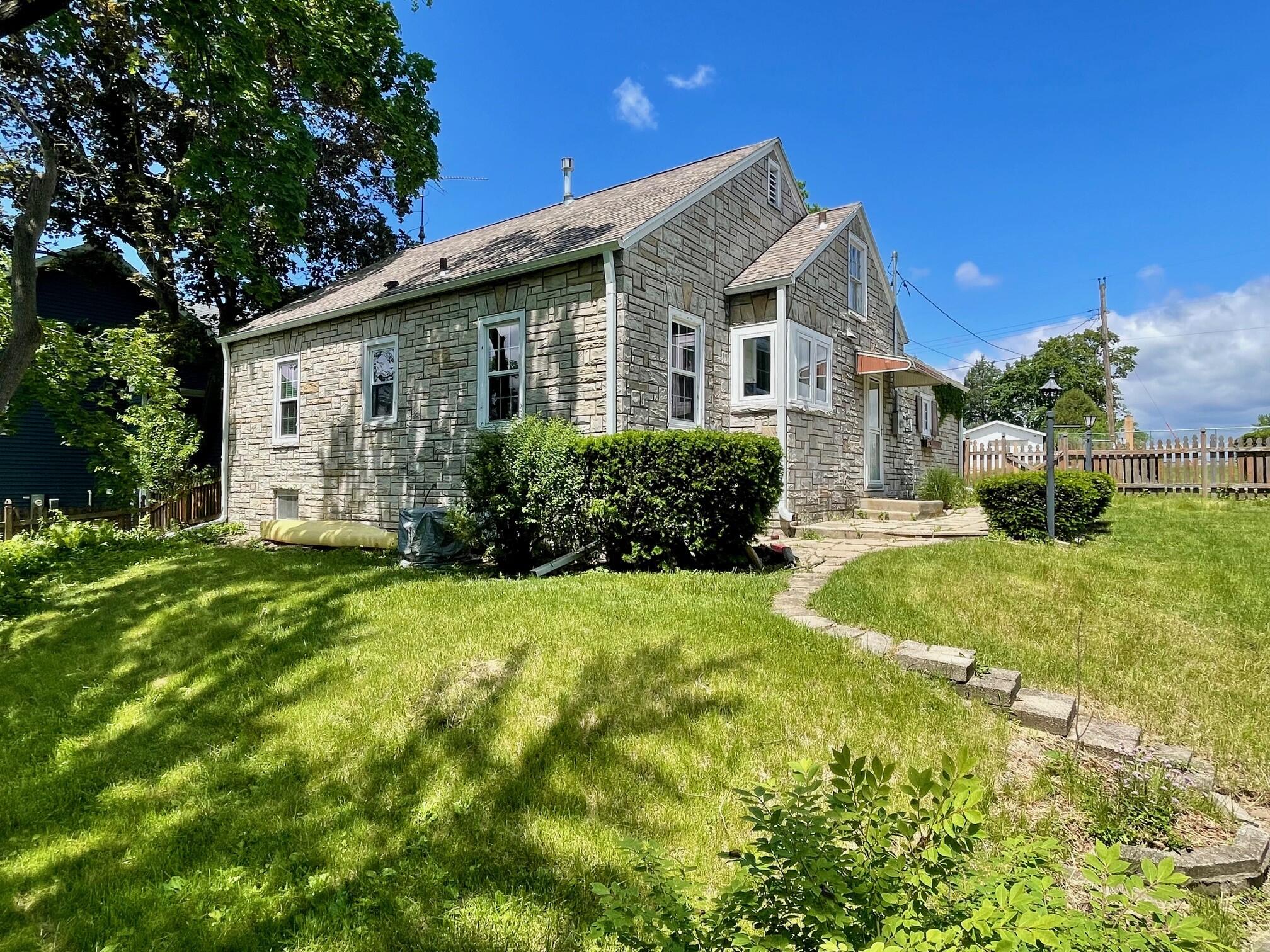 104 Darwin St