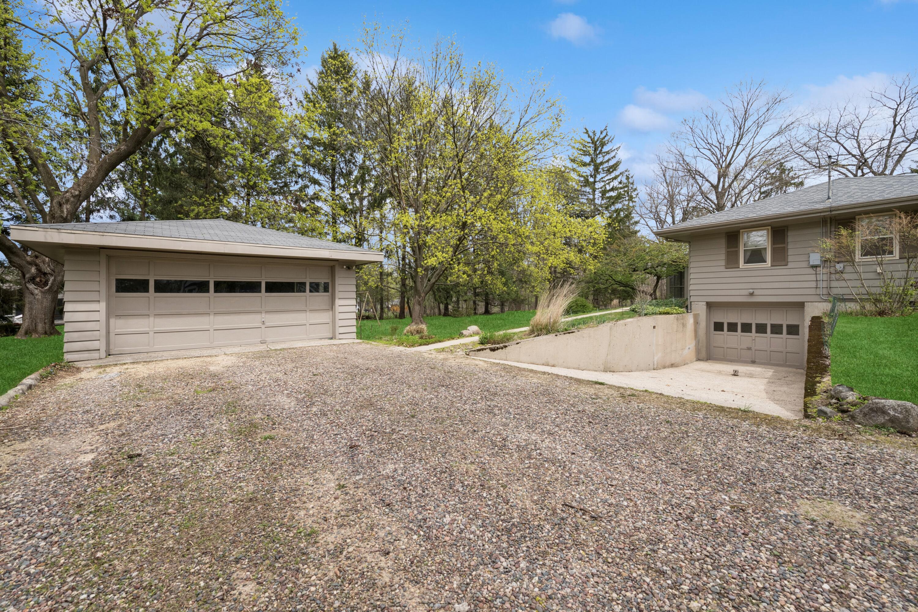 400 W Geneva St
