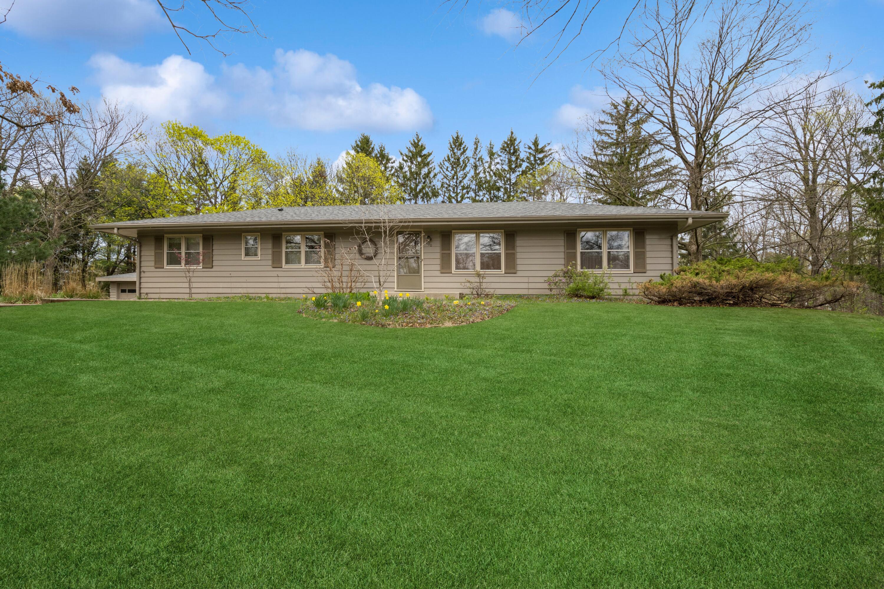 400 W Geneva St