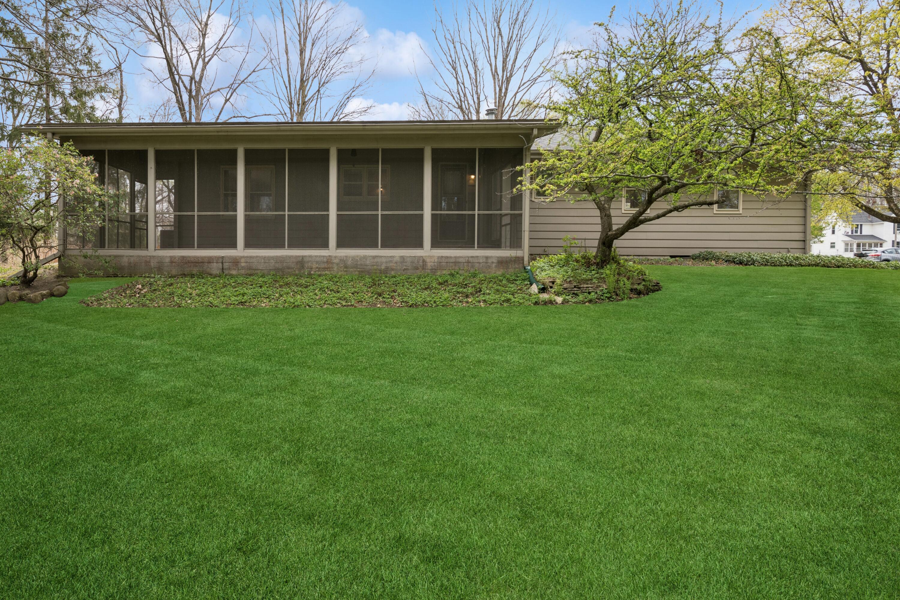 400 W Geneva St
