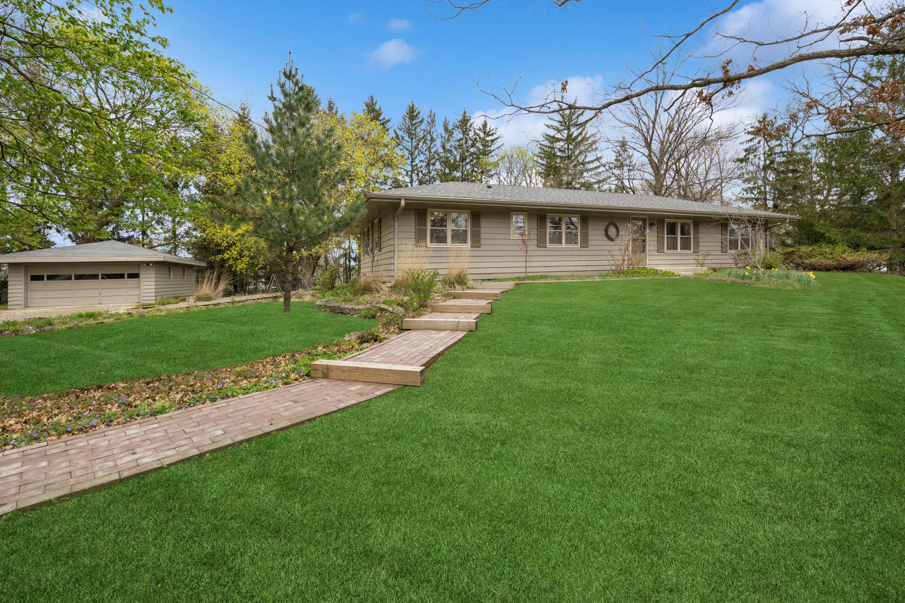 400 W Geneva St
