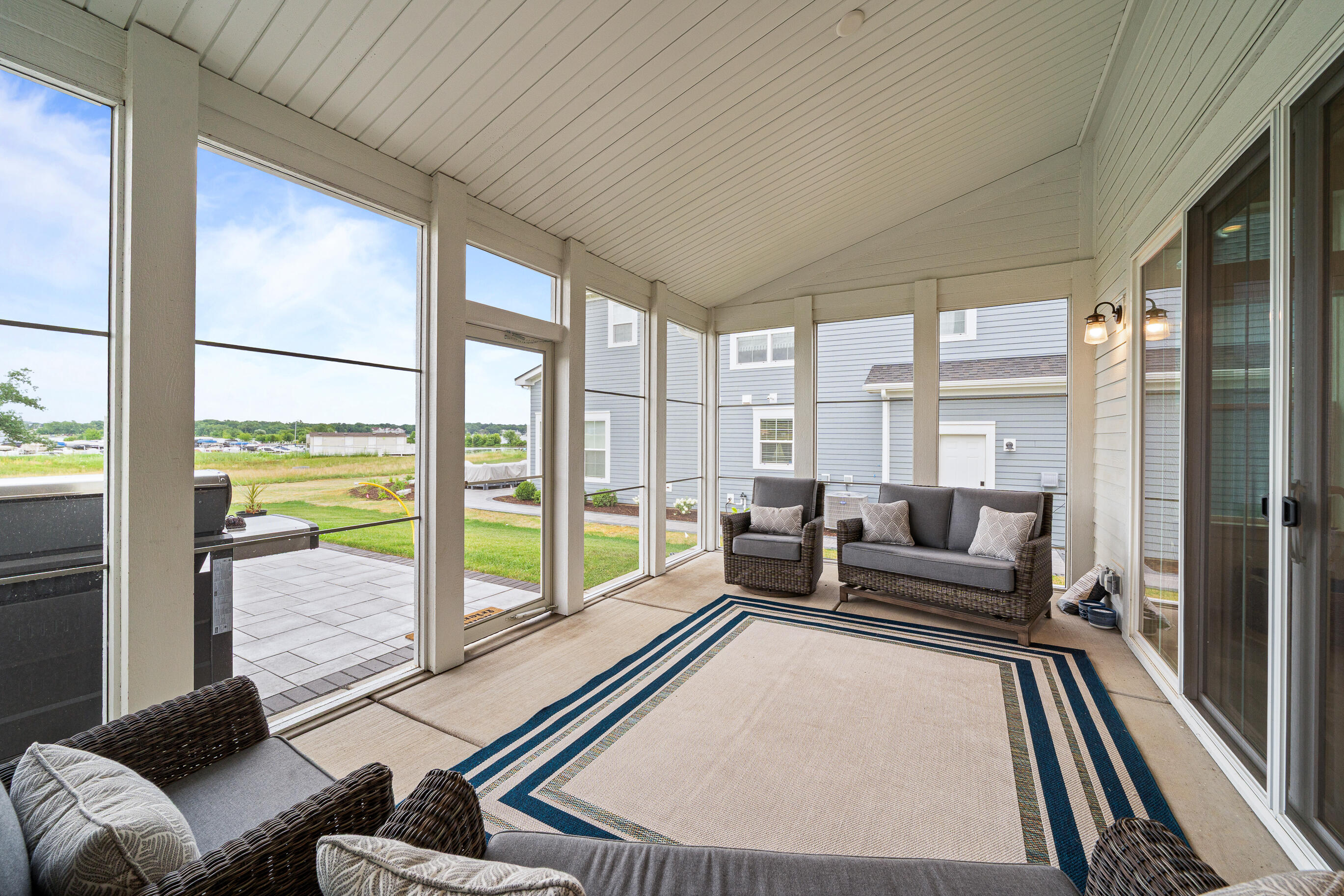 2724 Harbor Ct