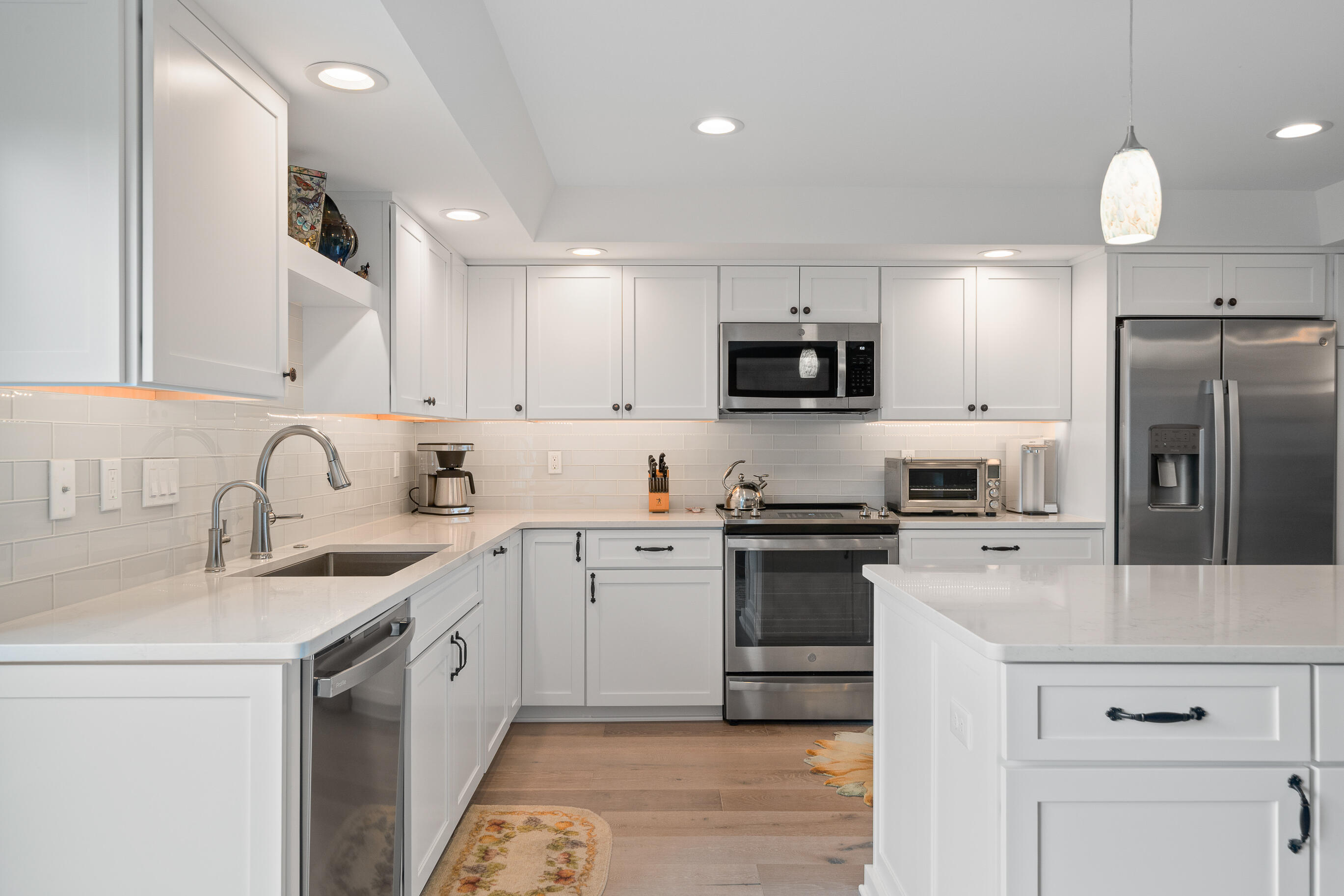 35 S Walworth Ave, 401