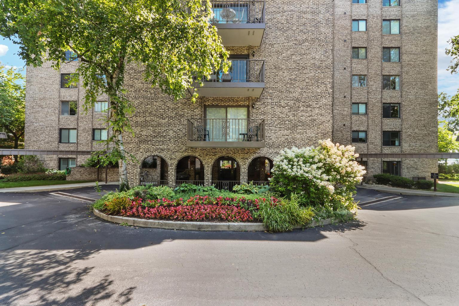 35 S Walworth Ave, 401