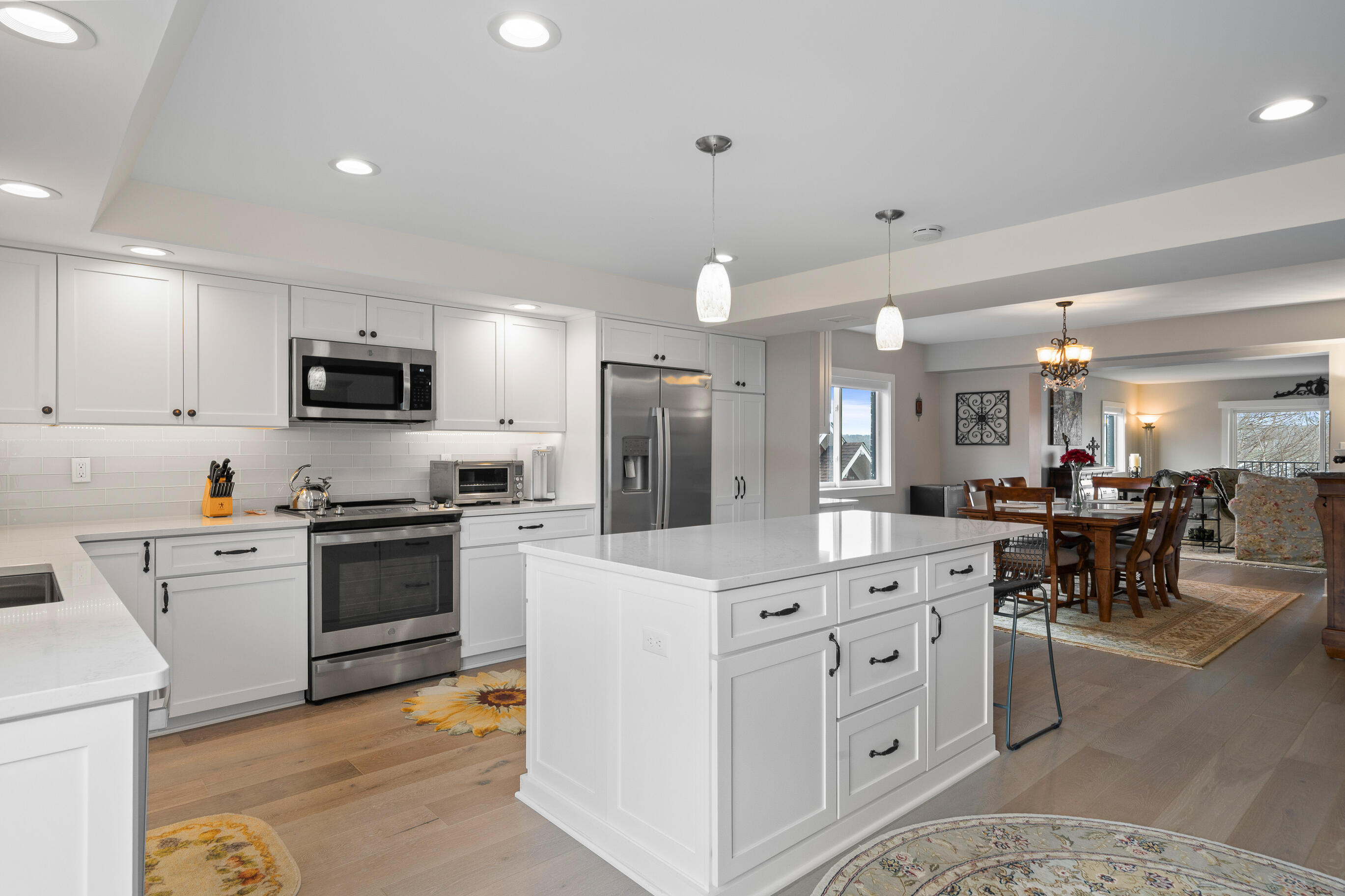 35 S Walworth Ave, 401