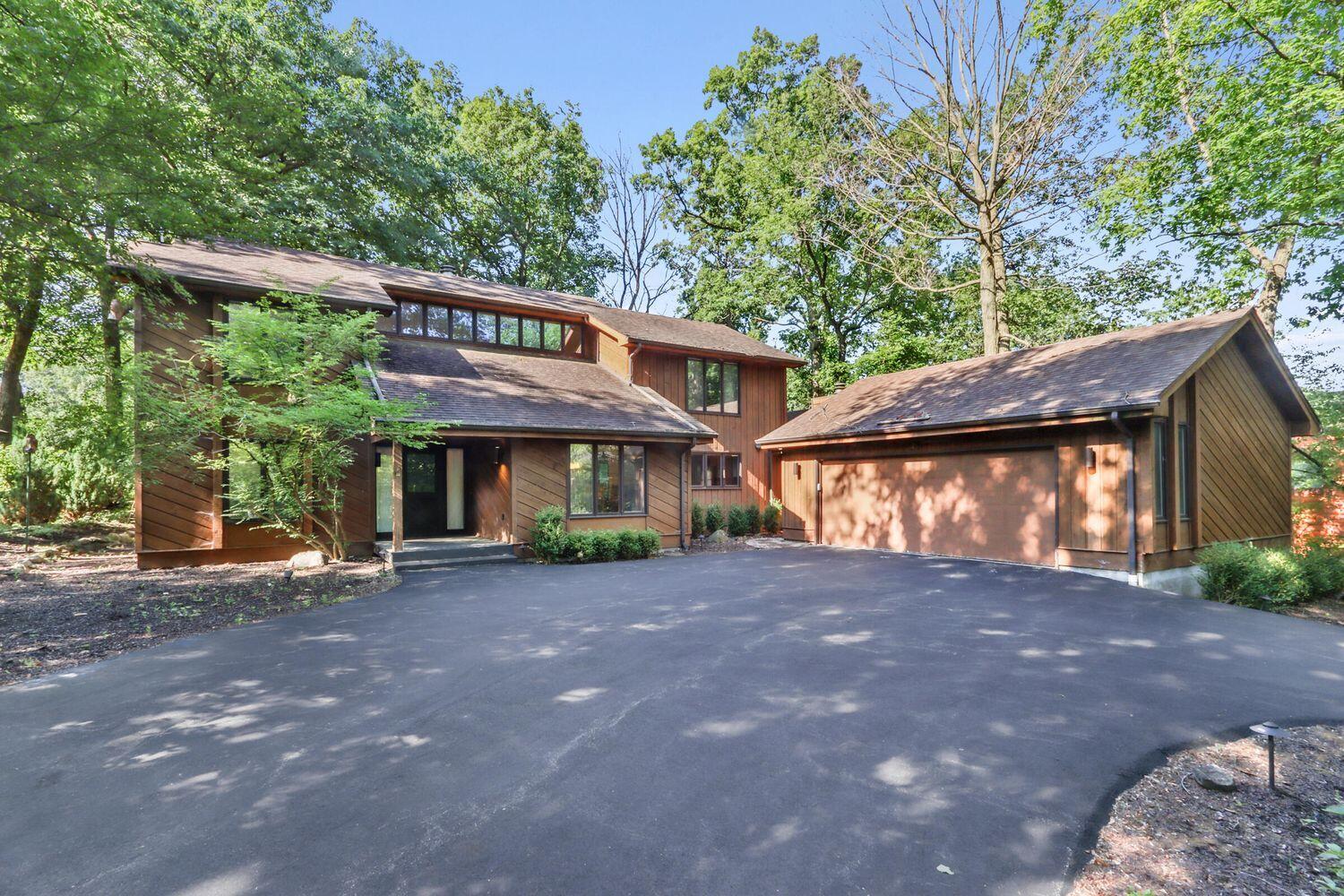 2 Abbey Springs Dr
