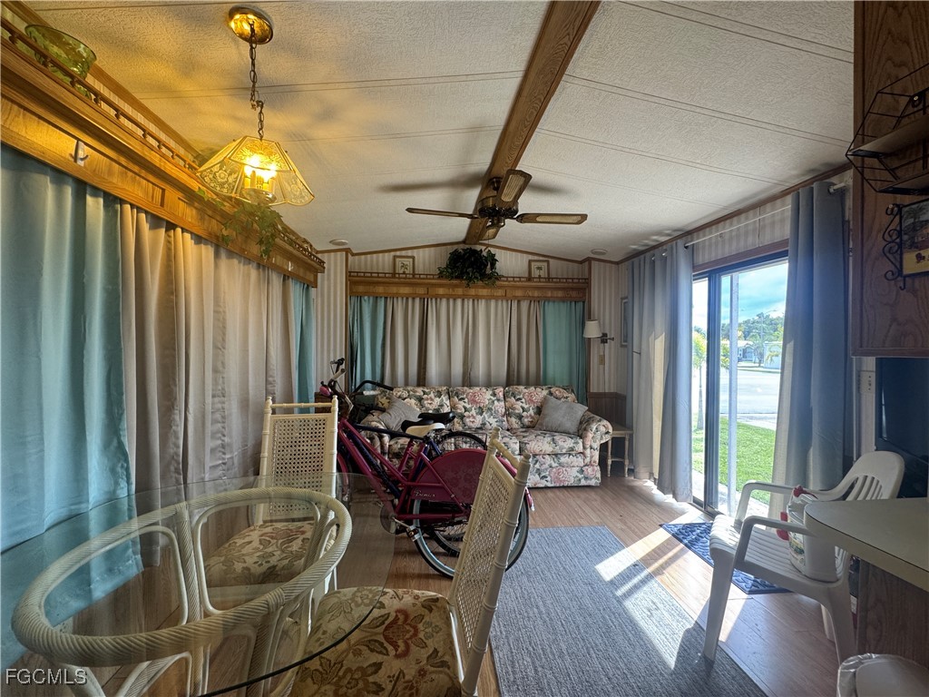 5 Fountain View BLVD