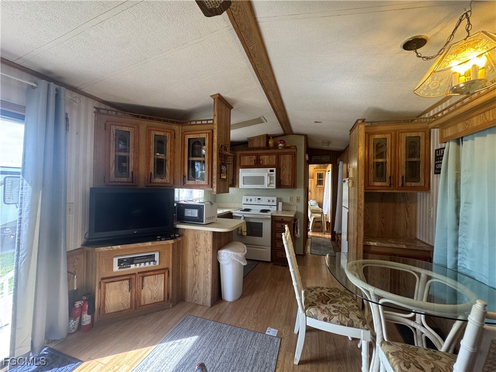 5 Fountain View BLVD