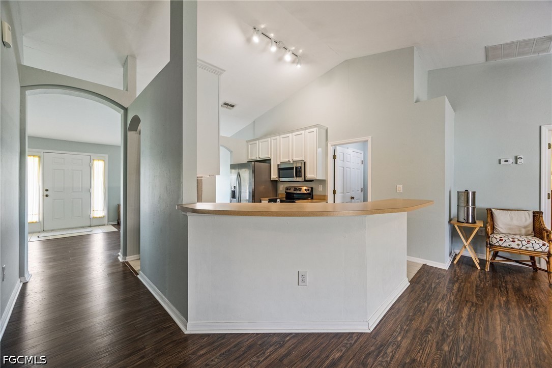 923 NE 9th TER