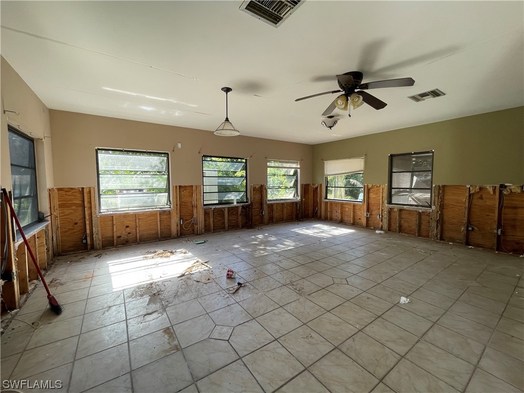 27201 Riverside DR