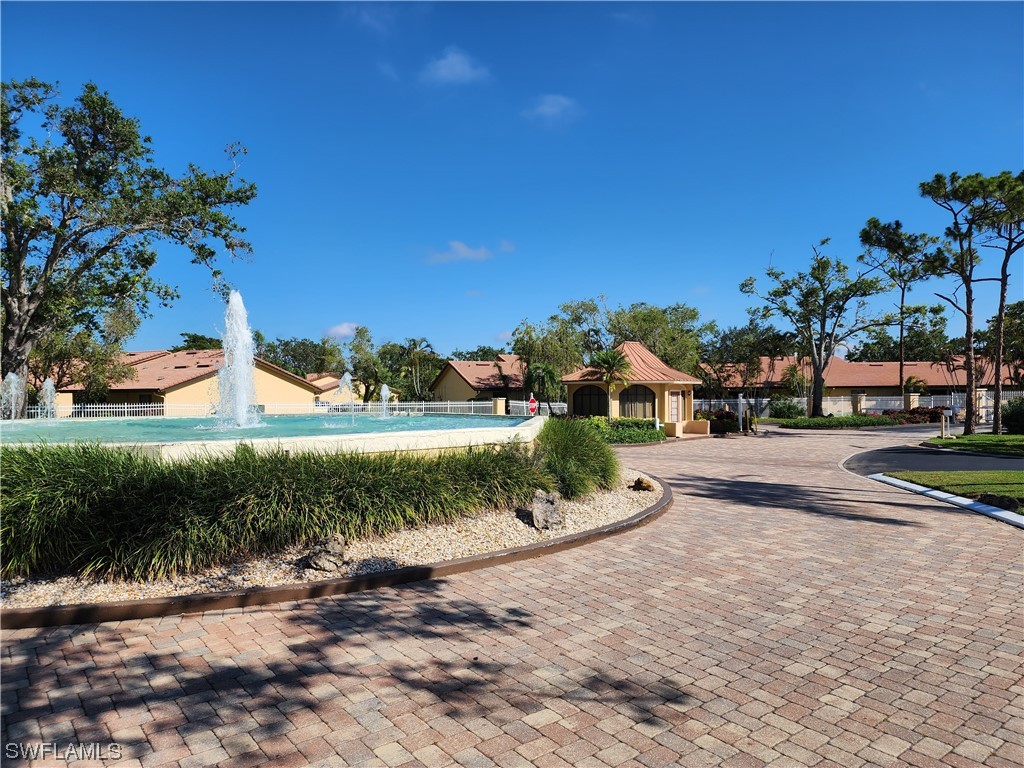 104 Pinebrook DR