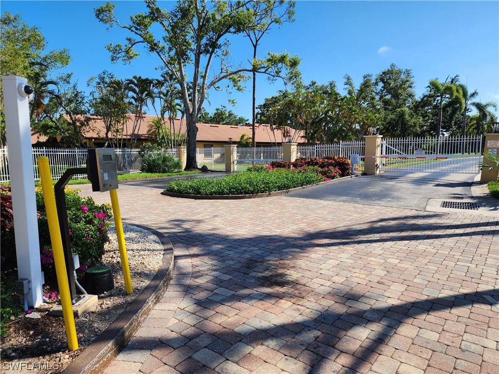 104 Pinebrook DR