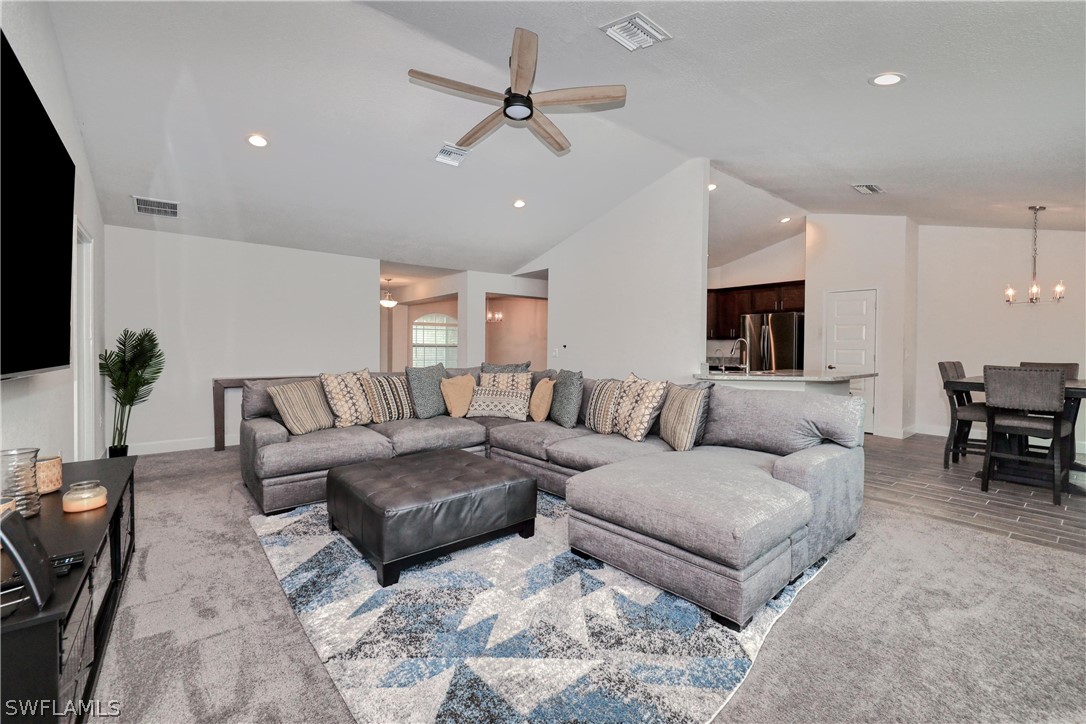525 Kingsbury LN