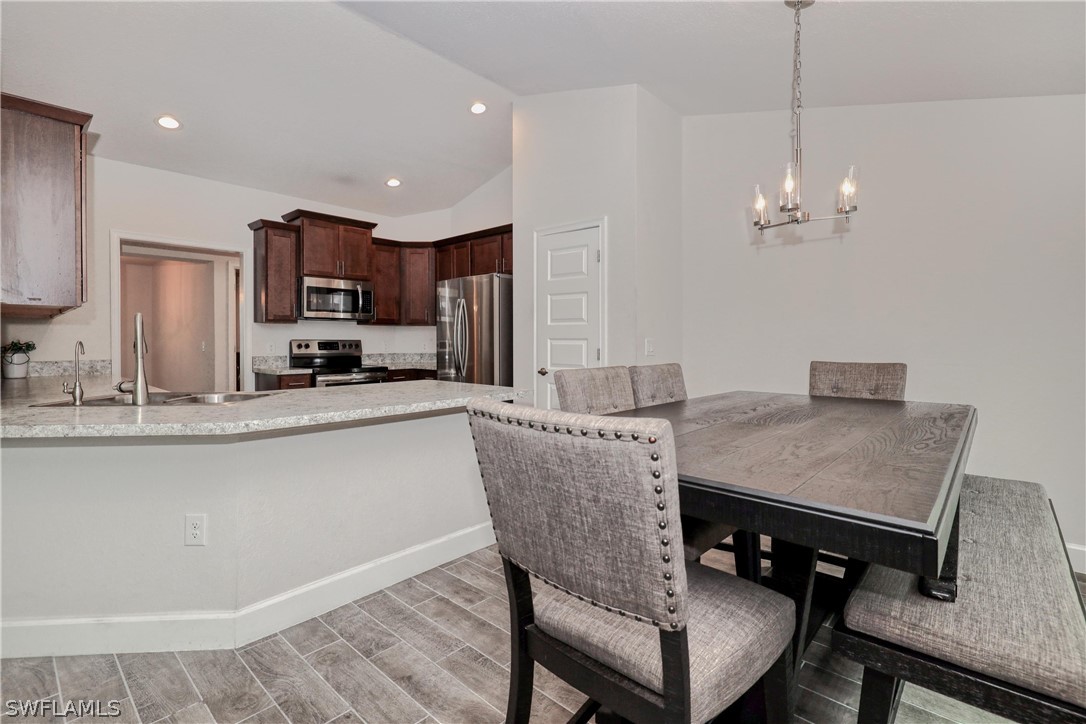 525 Kingsbury LN