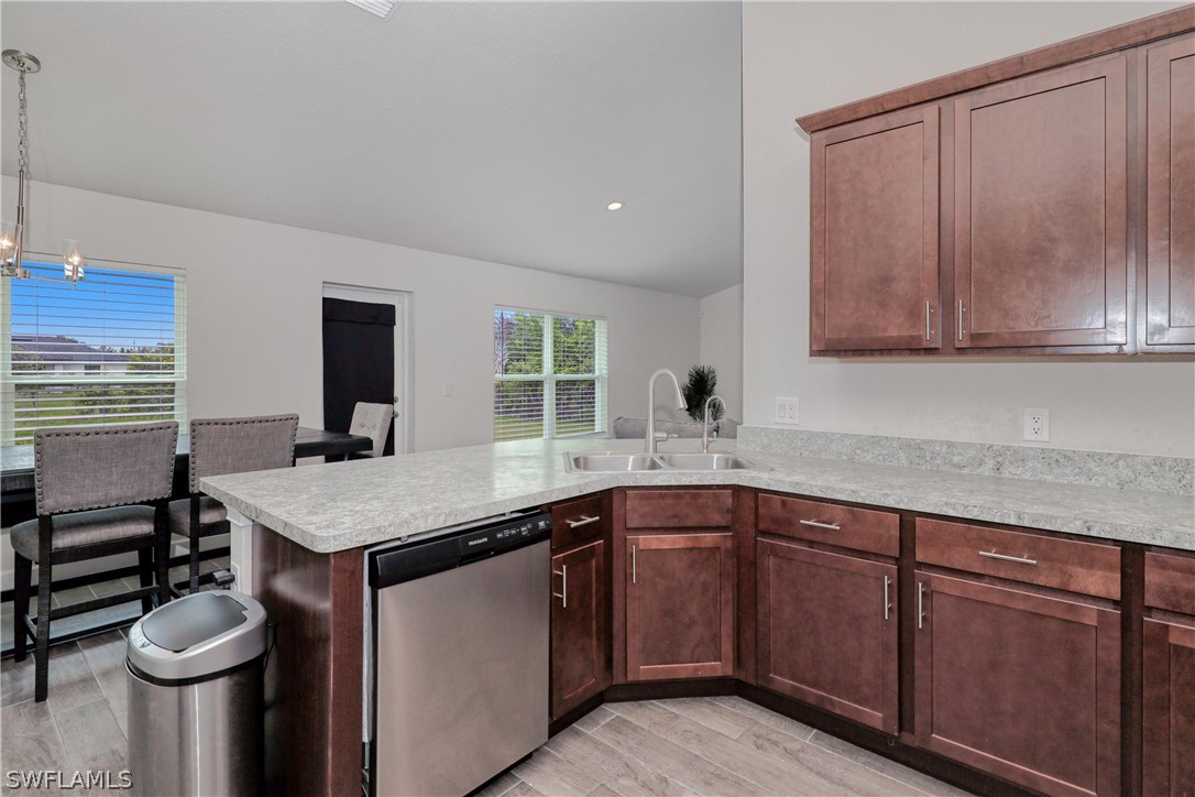 525 Kingsbury LN