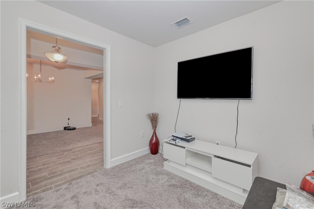 525 Kingsbury LN