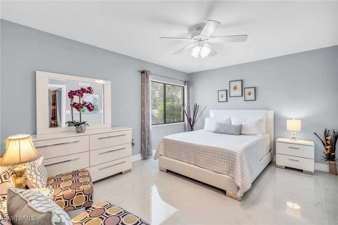 4904 Vincennes ST 105