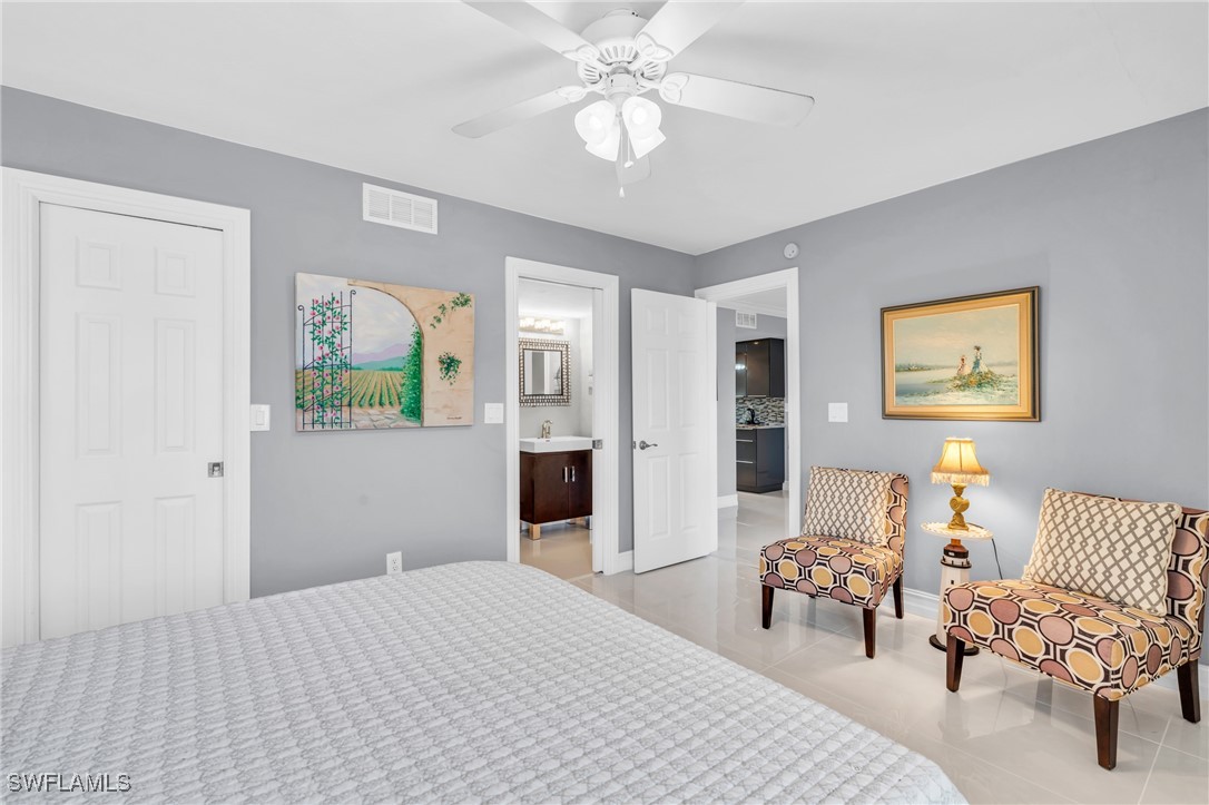 4904 Vincennes ST 105