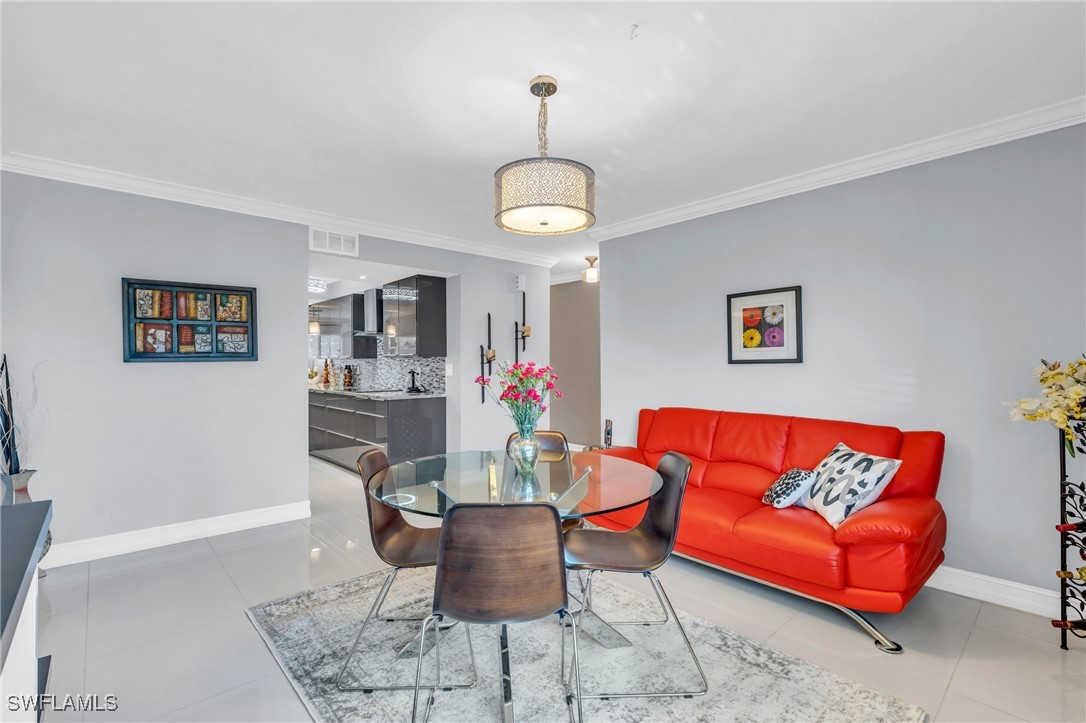 4904 Vincennes ST 105