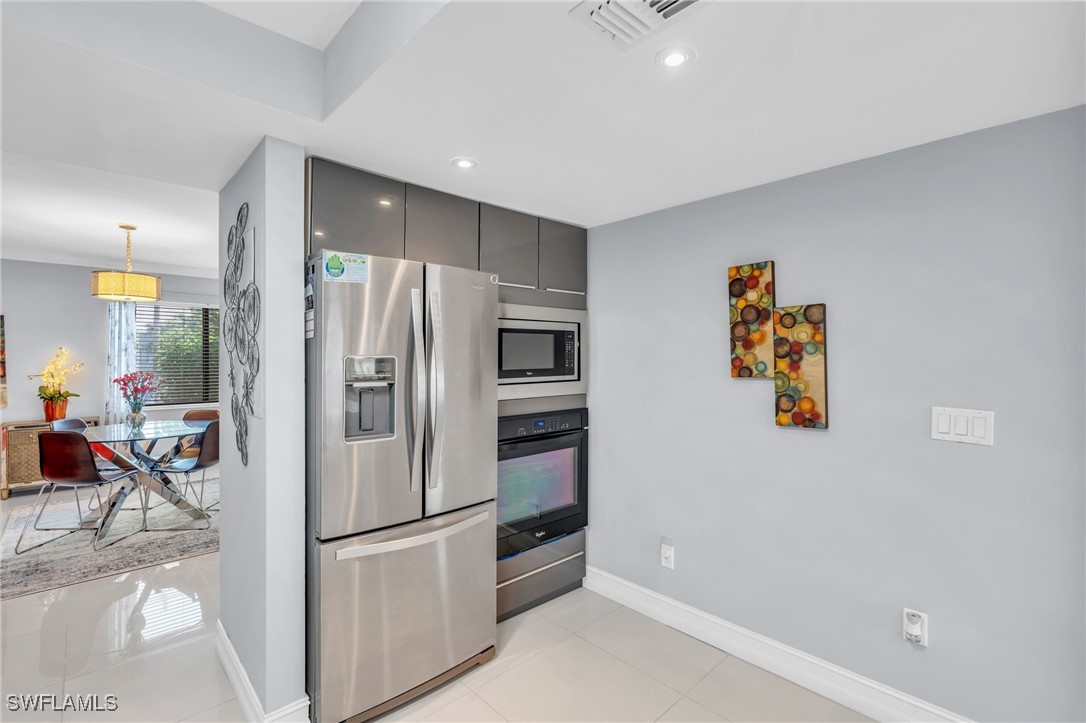 4904 Vincennes ST 105