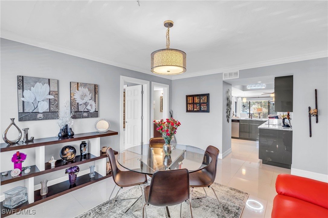 4904 Vincennes ST 105