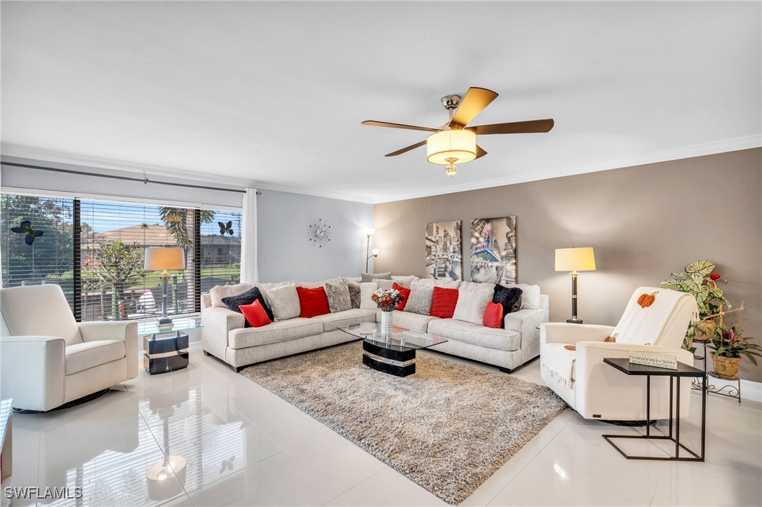 4904 Vincennes ST 105