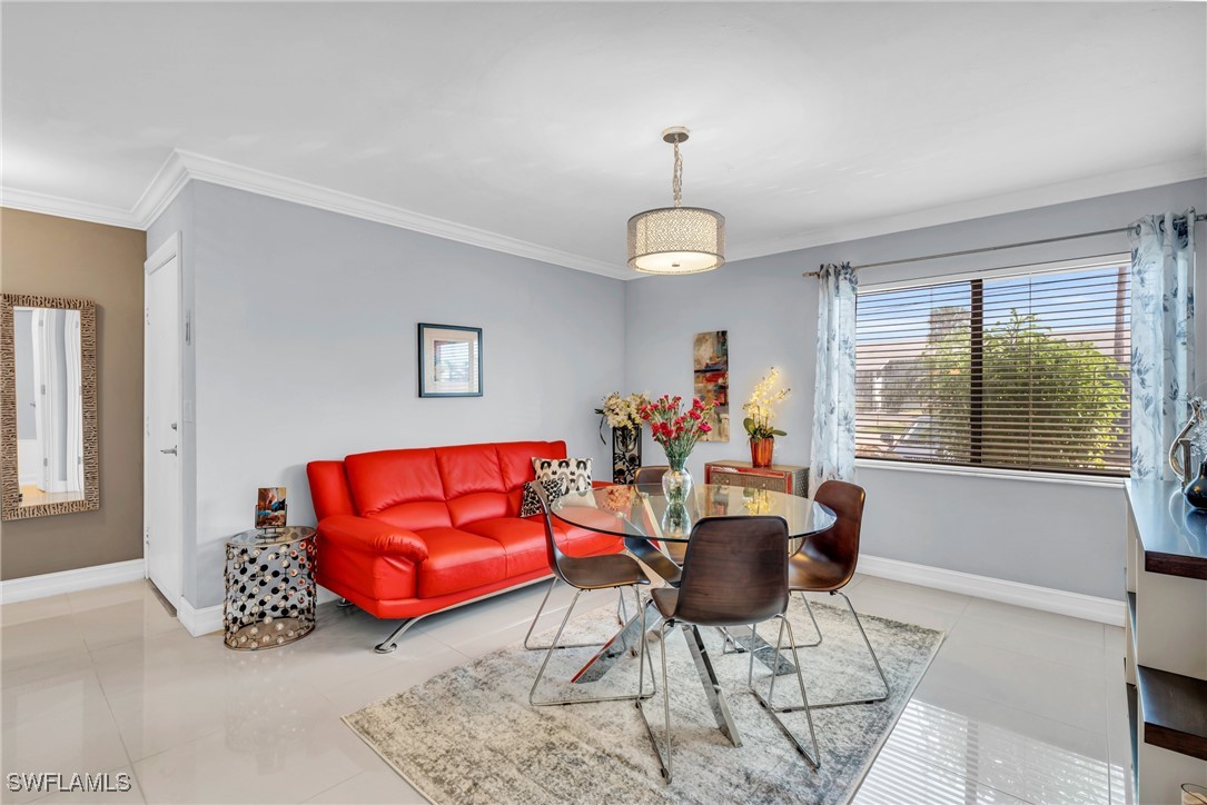 4904 Vincennes ST 105