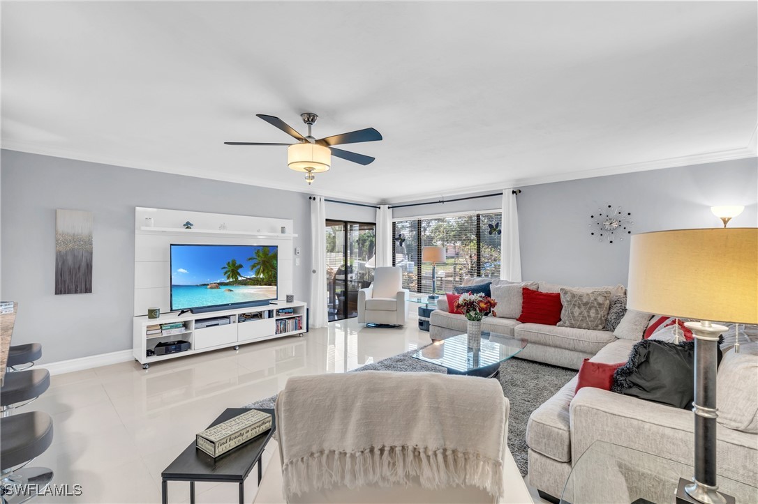 4904 Vincennes ST 105