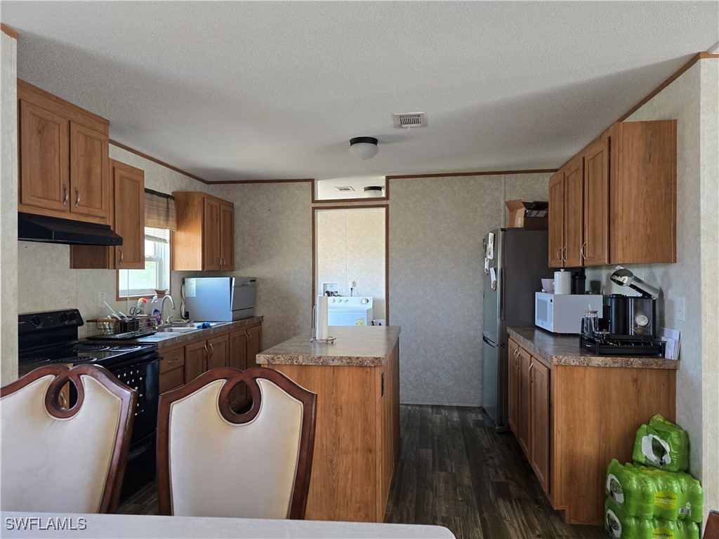 22815 Tinas LN