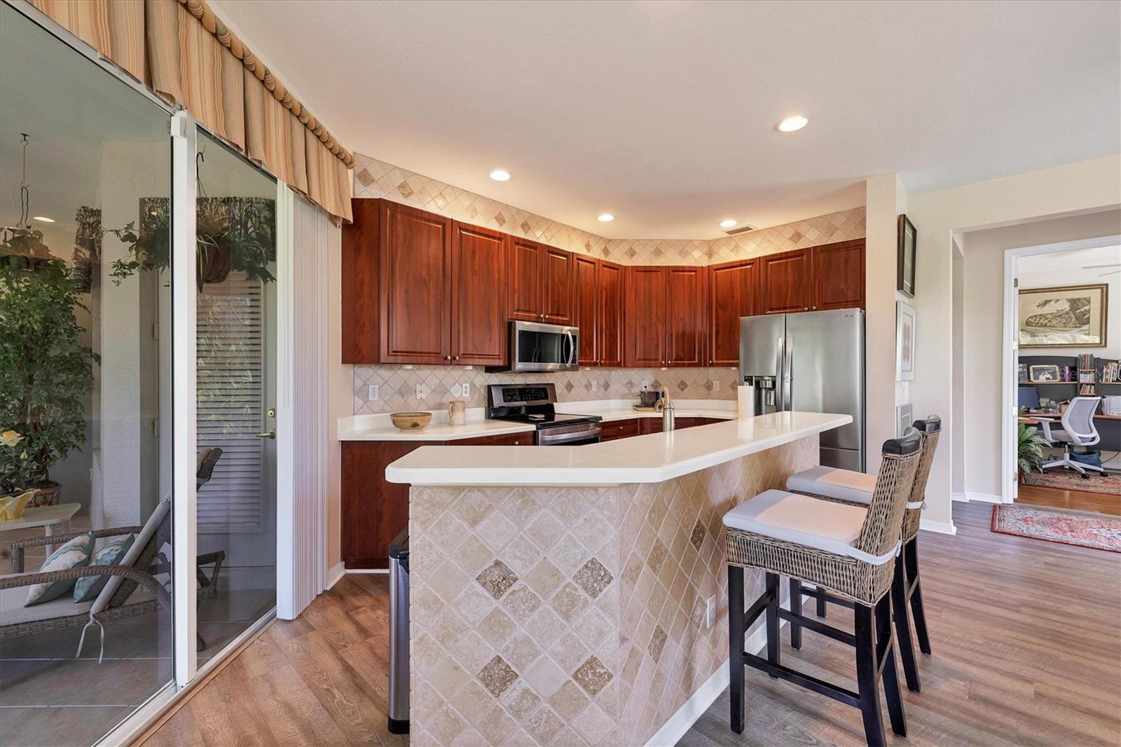 2446 MAGNOLIA CIR