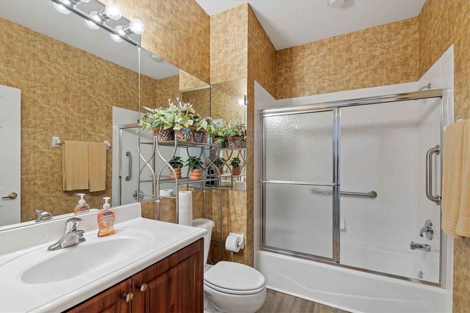 2446 MAGNOLIA CIR