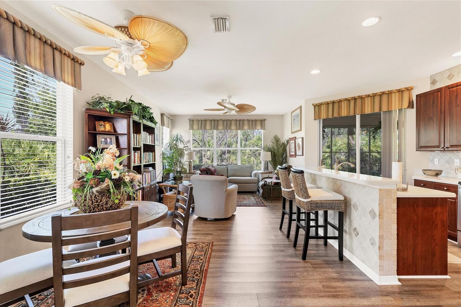 2446 MAGNOLIA CIR