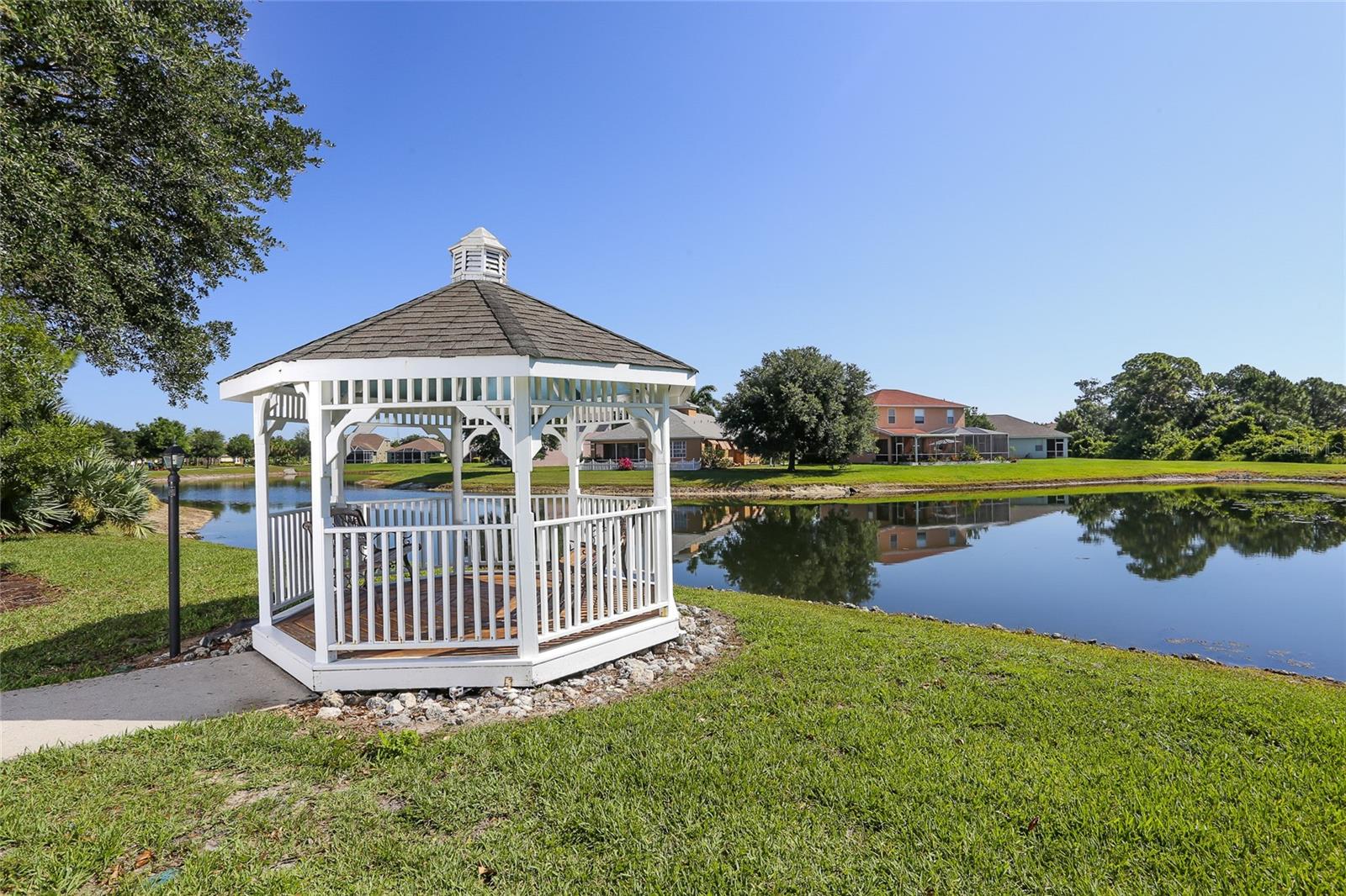 2446 MAGNOLIA CIR