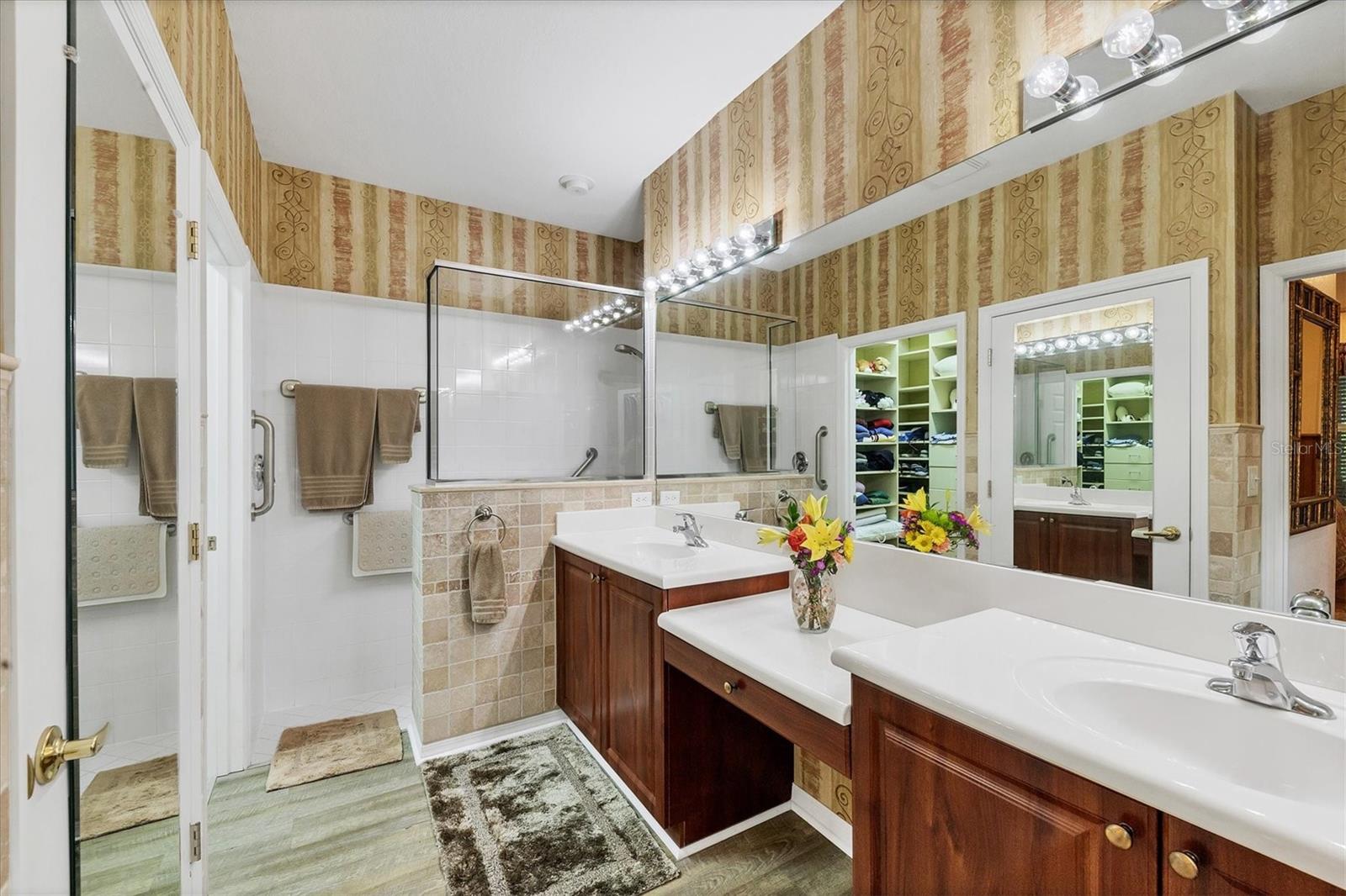 2446 MAGNOLIA CIR