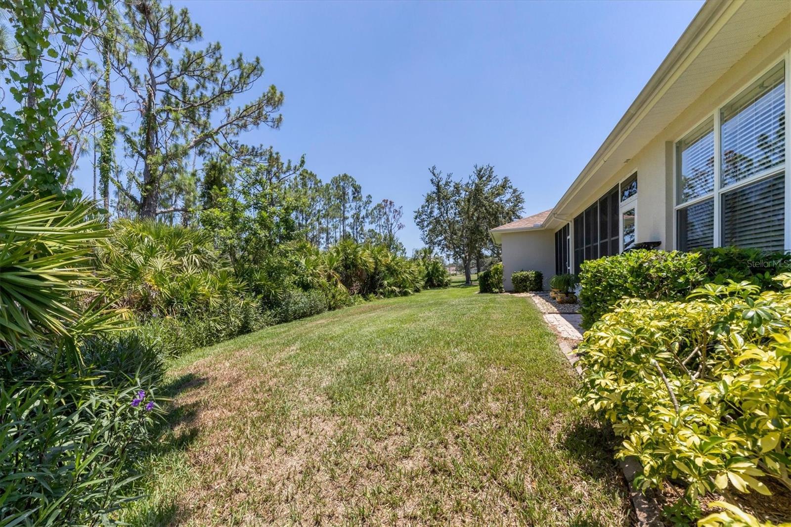 2446 MAGNOLIA CIR