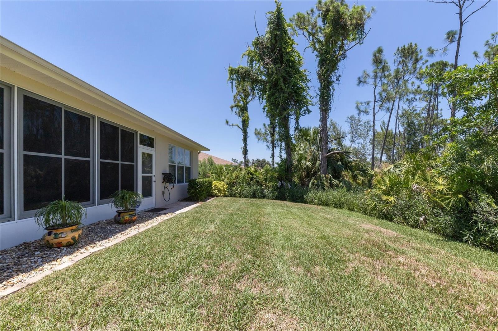 2446 MAGNOLIA CIR
