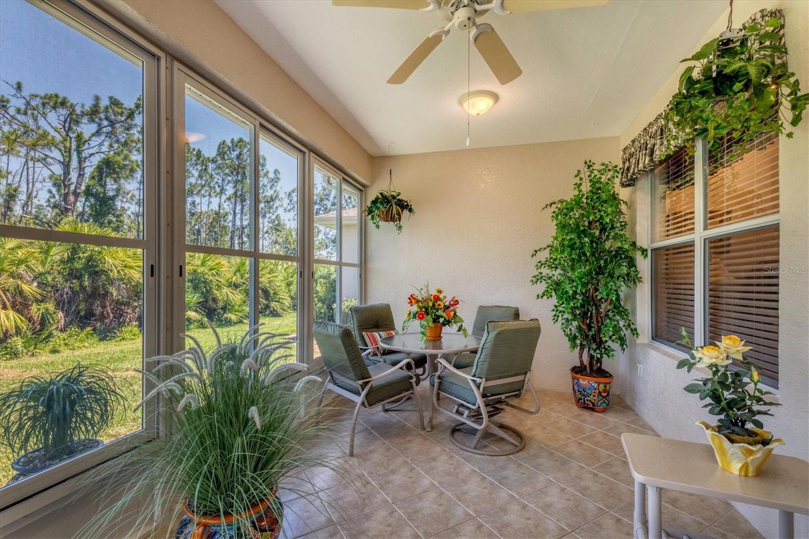 2446 MAGNOLIA CIR