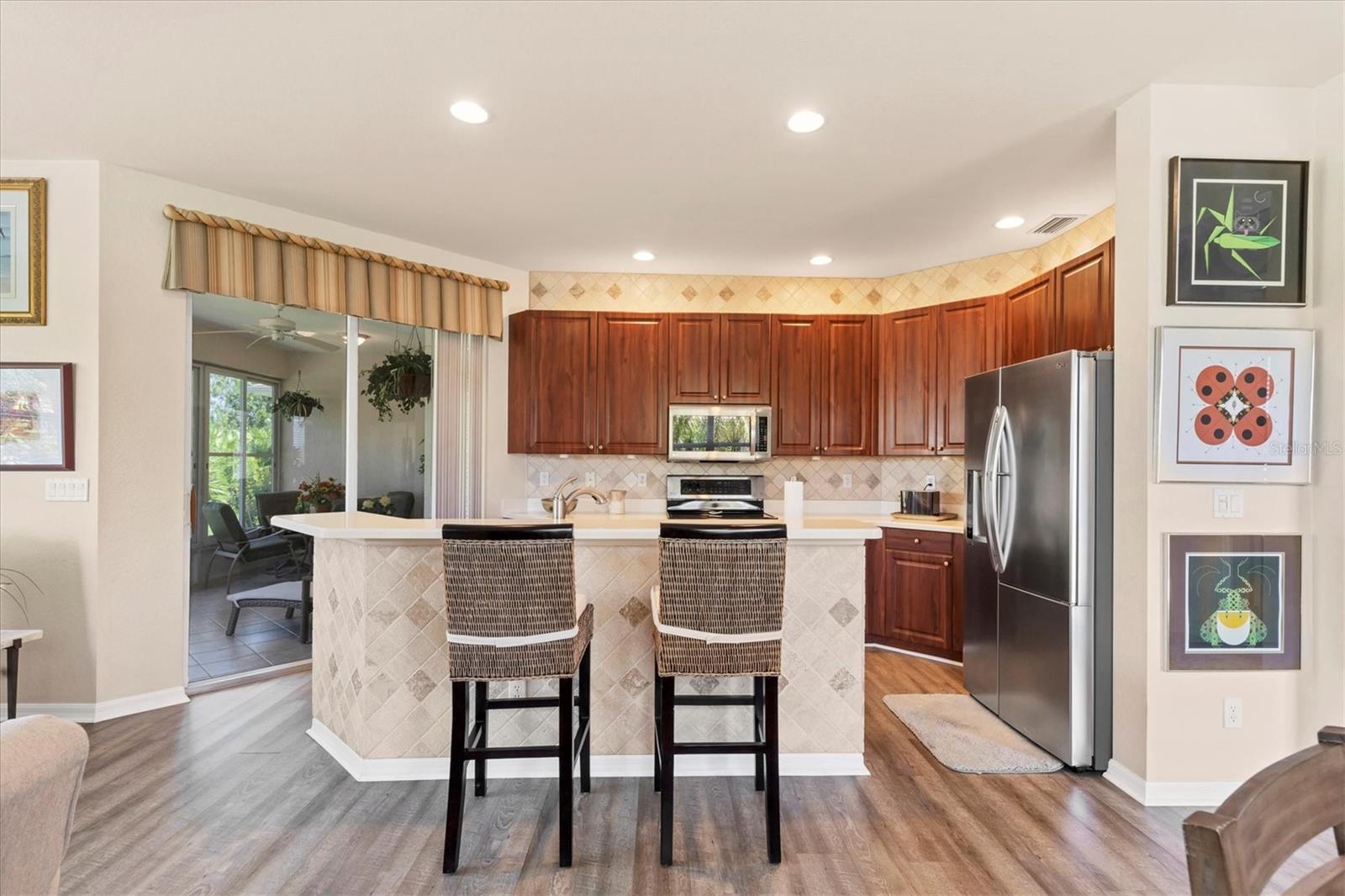 2446 MAGNOLIA CIR