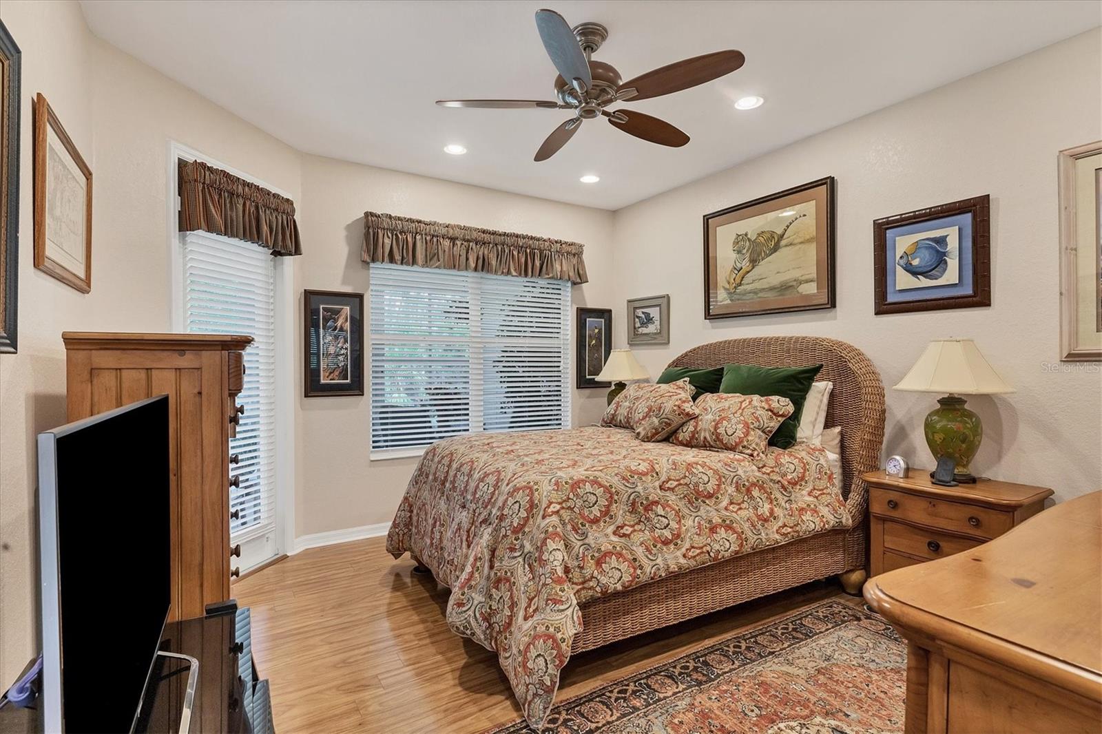 2446 MAGNOLIA CIR