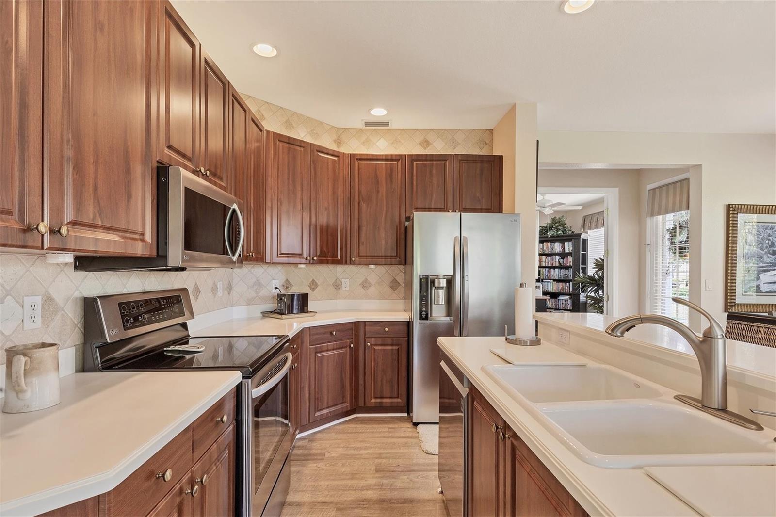 2446 MAGNOLIA CIR