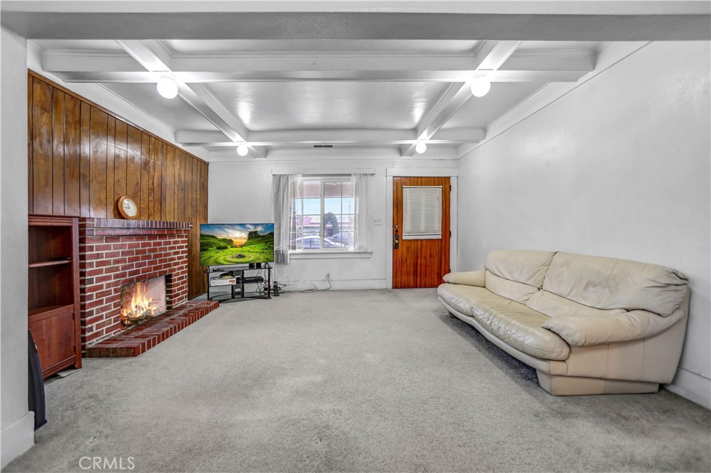 2857 W Avenue 33