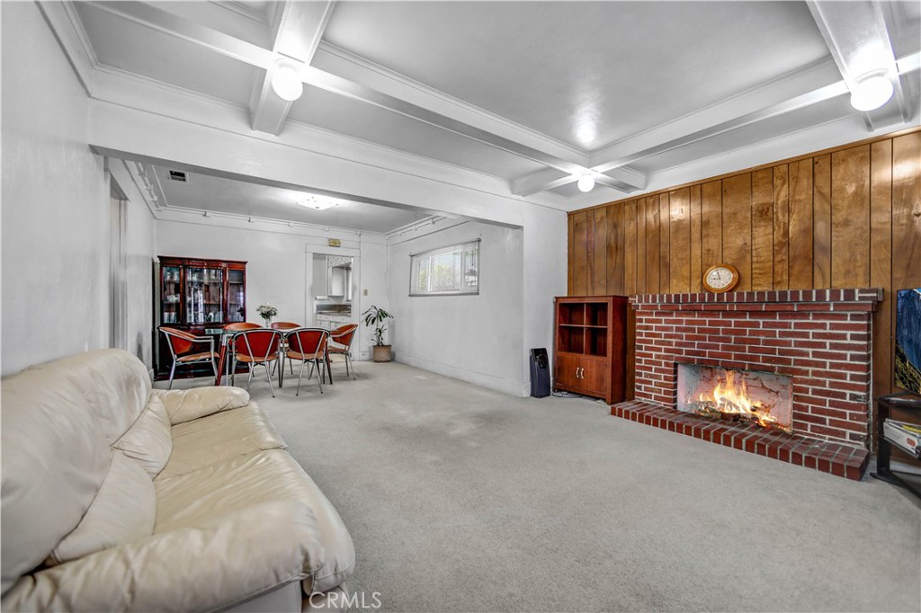 2857 W Avenue 33
