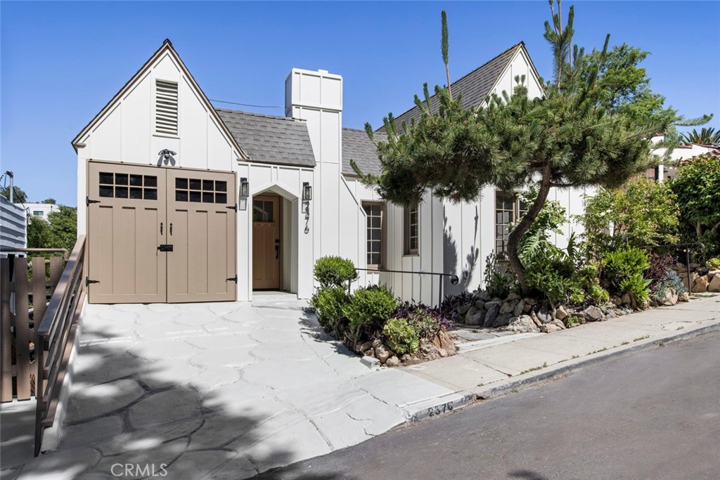 2376 Lake View Avenue