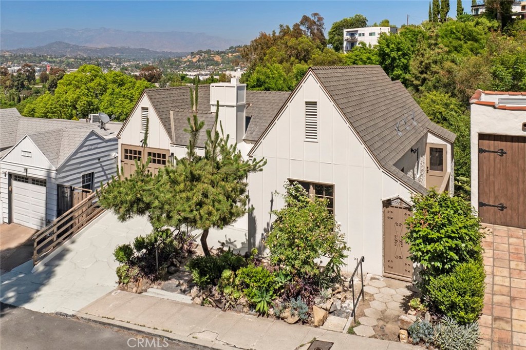 2376 Lake View Avenue